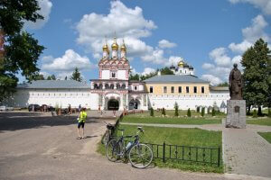 Cycling from Moscow to Sint Petersburg